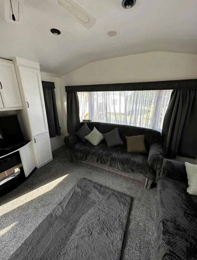 2 Bedroom Caravan With Sea Views Eastchurch Eksteriør billede