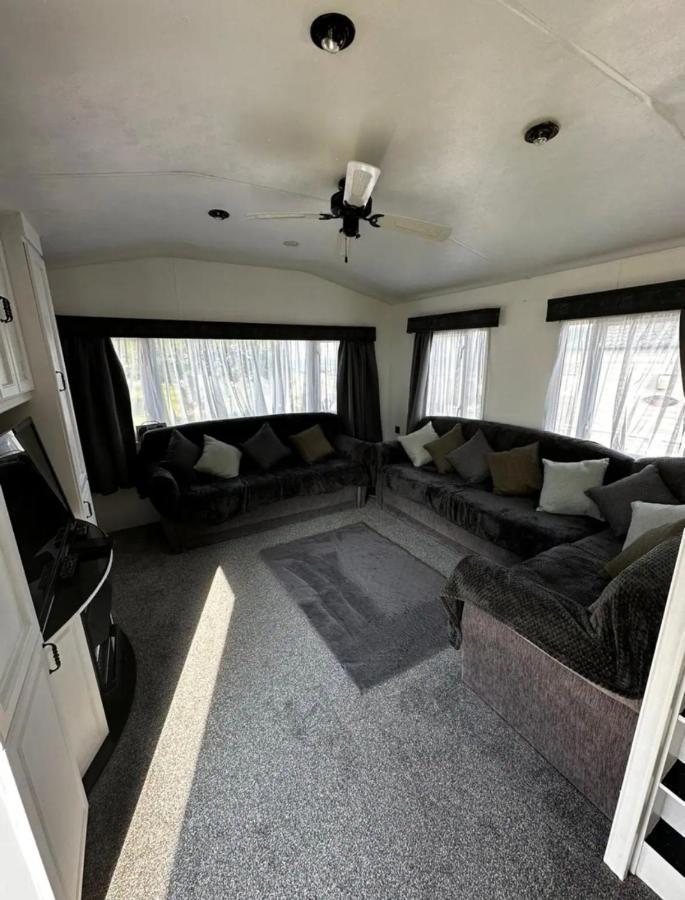 2 Bedroom Caravan With Sea Views Eastchurch Eksteriør billede