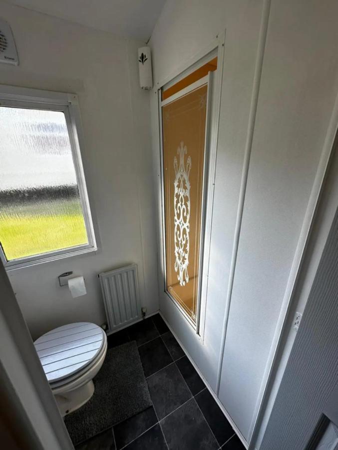 2 Bedroom Caravan With Sea Views Eastchurch Eksteriør billede