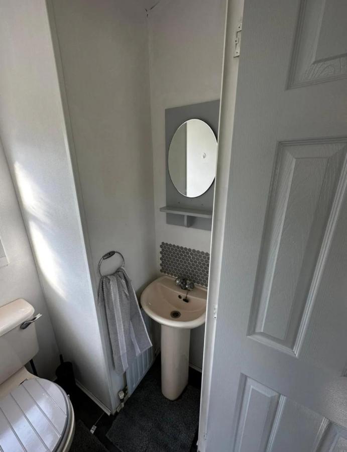 2 Bedroom Caravan With Sea Views Eastchurch Eksteriør billede