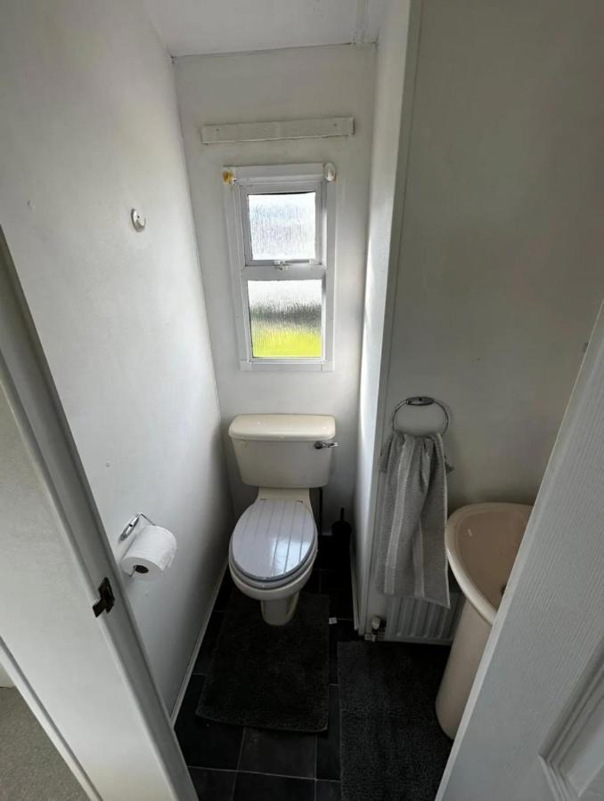 2 Bedroom Caravan With Sea Views Eastchurch Eksteriør billede